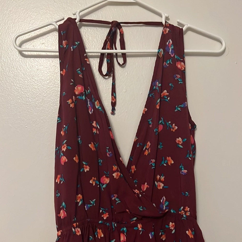 Low-back floral romper w/pockets - Picture 2 of 5